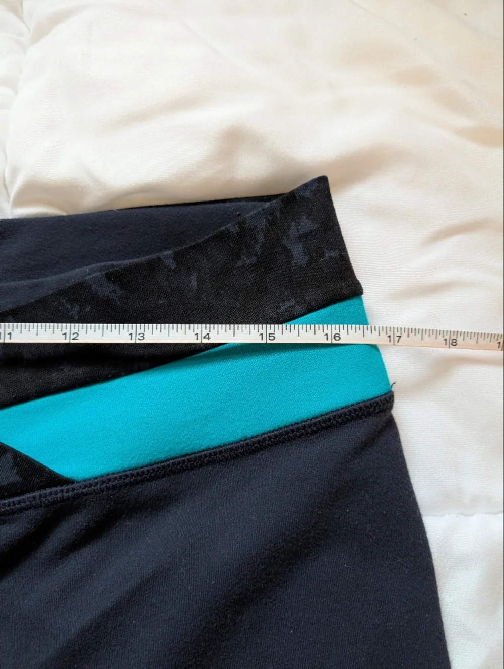 Lululemon Black Cropped Athletic Pants with Teal Waistband Size 12 Some Wear - Picture 10 of 12